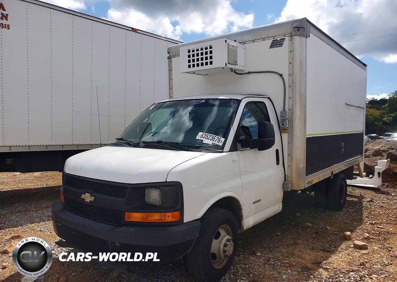 2014 Chevrolet Express G4500 Refrigerated Box Truck – zdjęcie 1 z 13