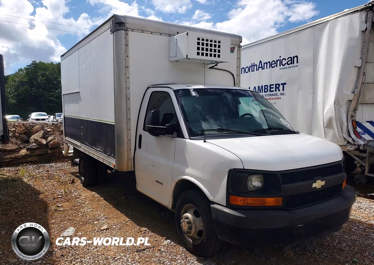 2014 Chevrolet Express G4500 Refrigerated Box Truck VIN:1GB6G5CG8E1212405 - 4
