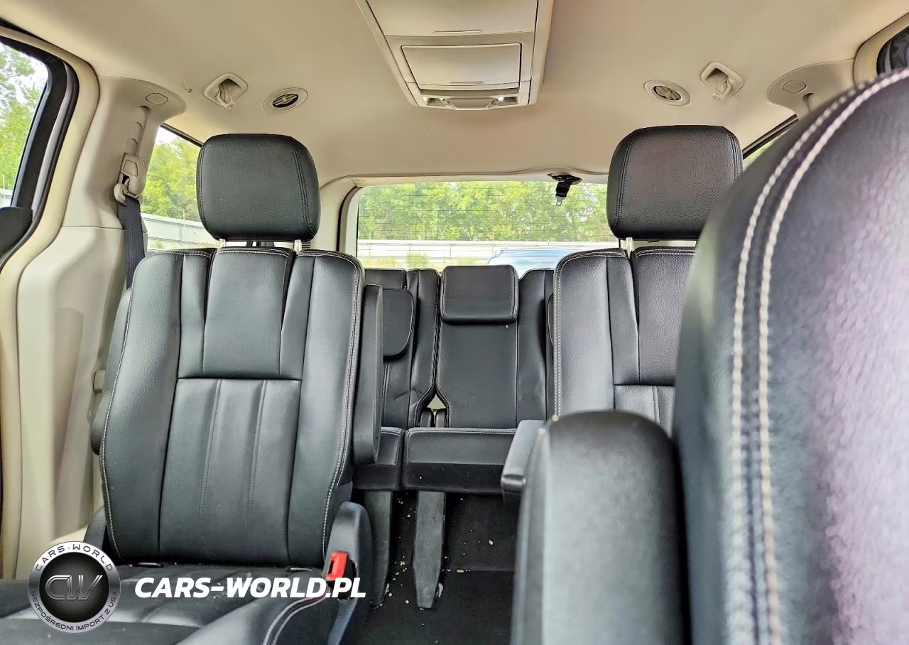 2016 Chrysler Town & Country Touring VIN:2C4RC1BG2GR229200 - 10
