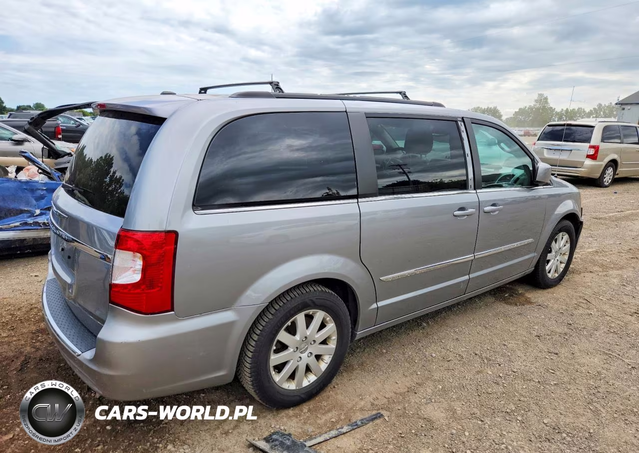 2016 Chrysler Town & Country Touring VIN:2C4RC1BG2GR229200 - 3
