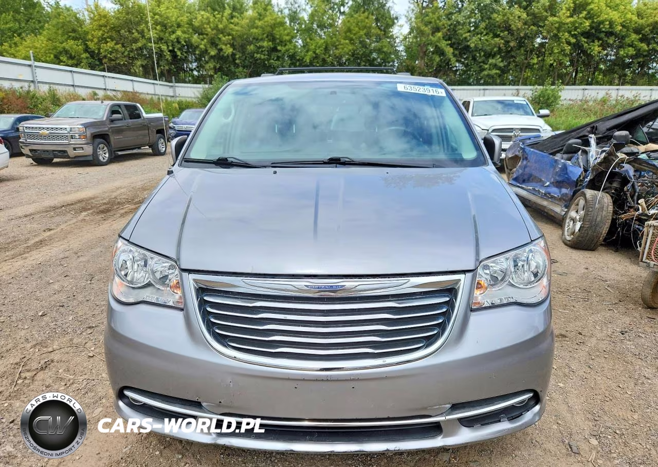 2016 Chrysler Town & Country Touring VIN:2C4RC1BG2GR229200 - 5
