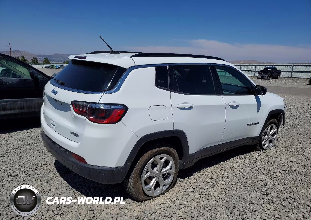 2024 Jeep Compass Latitude VIN:3C4NJDBNXRT119435 - 3
