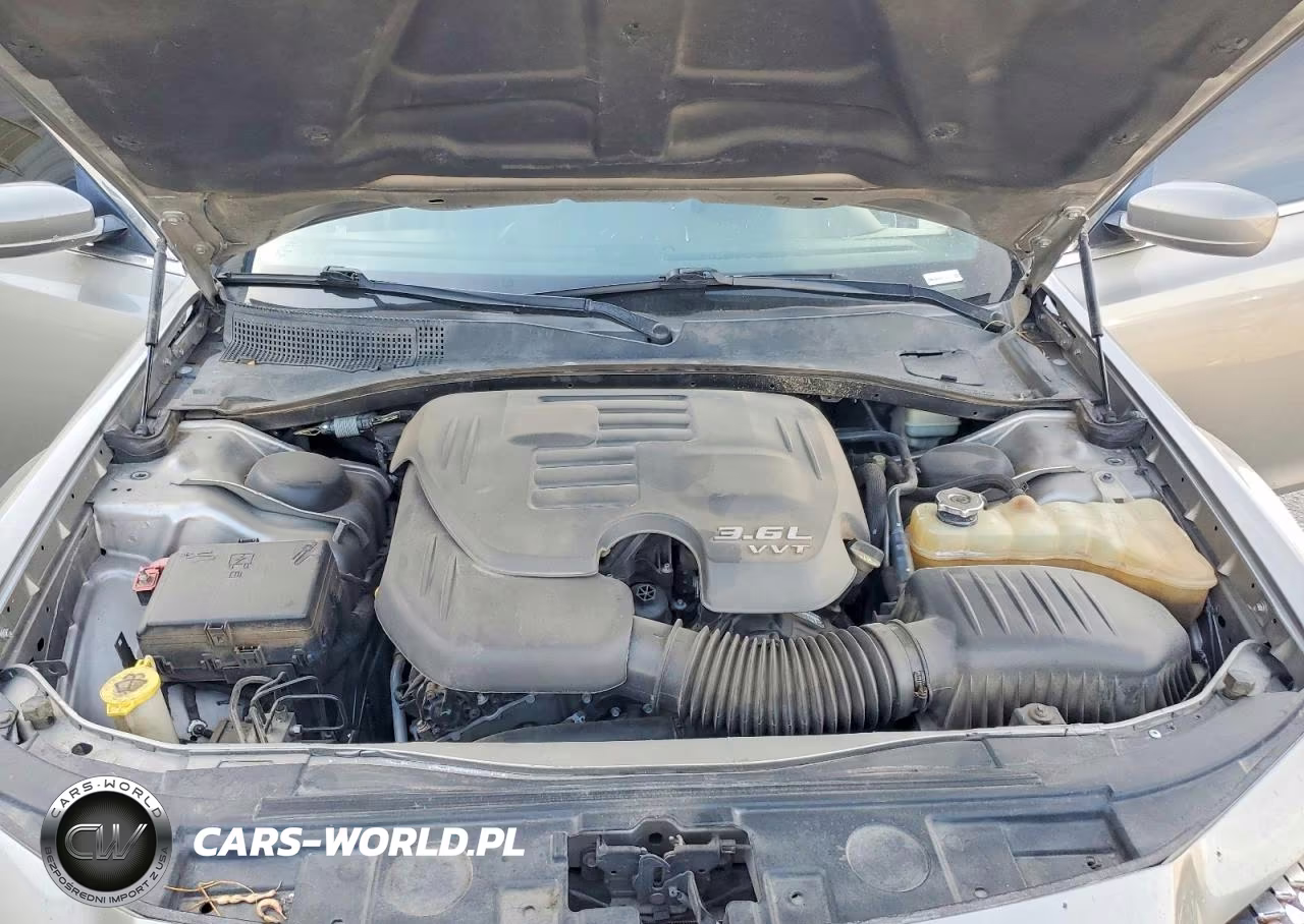 2014 Chrysler 300 VIN:2C3CCAAG2EH260204 - 11
