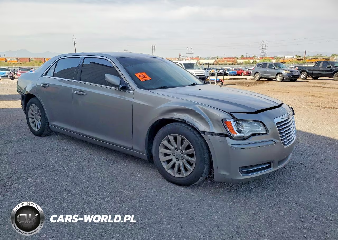 2014 Chrysler 300 VIN:2C3CCAAG2EH260204 - 4