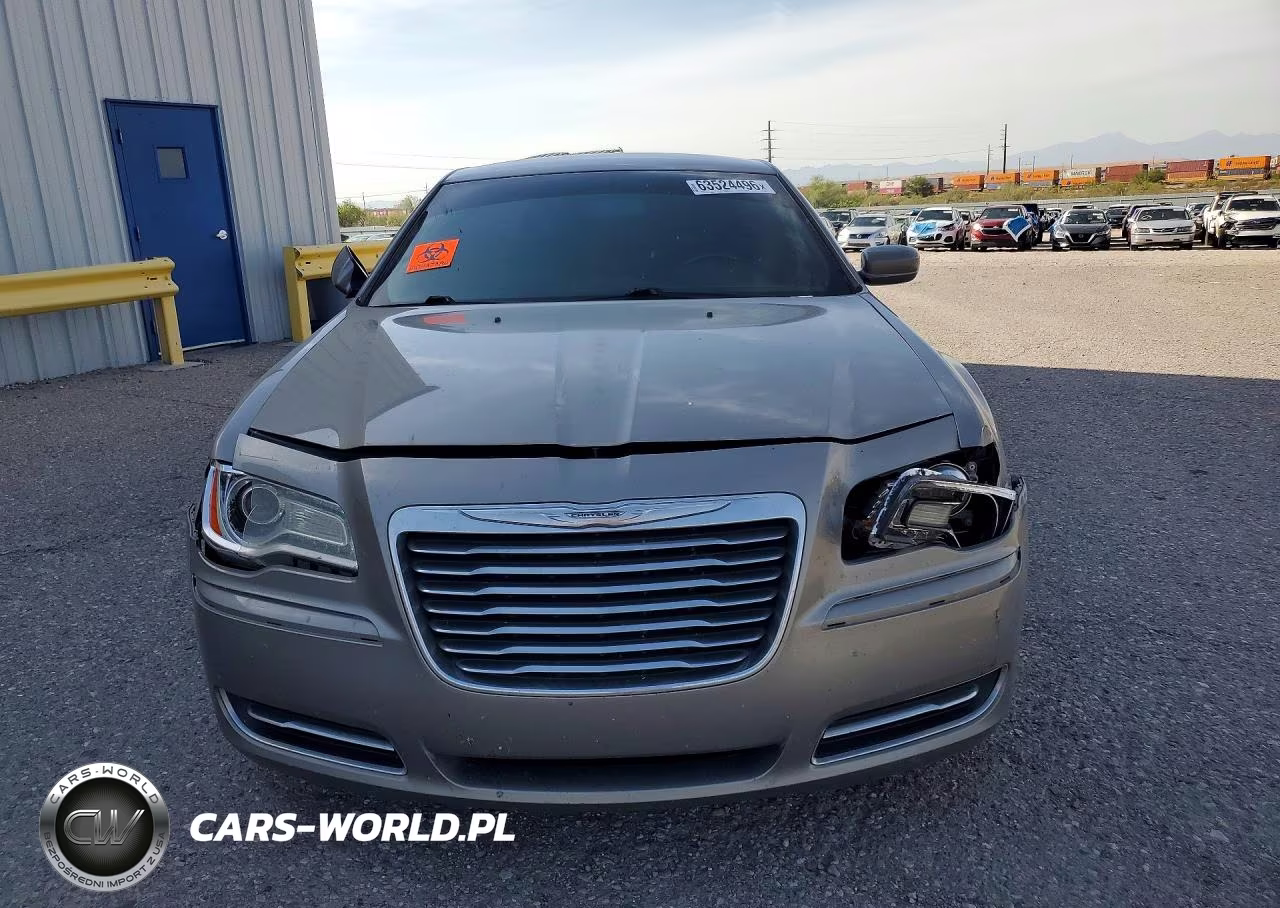 2014 Chrysler 300 VIN:2C3CCAAG2EH260204 - 5