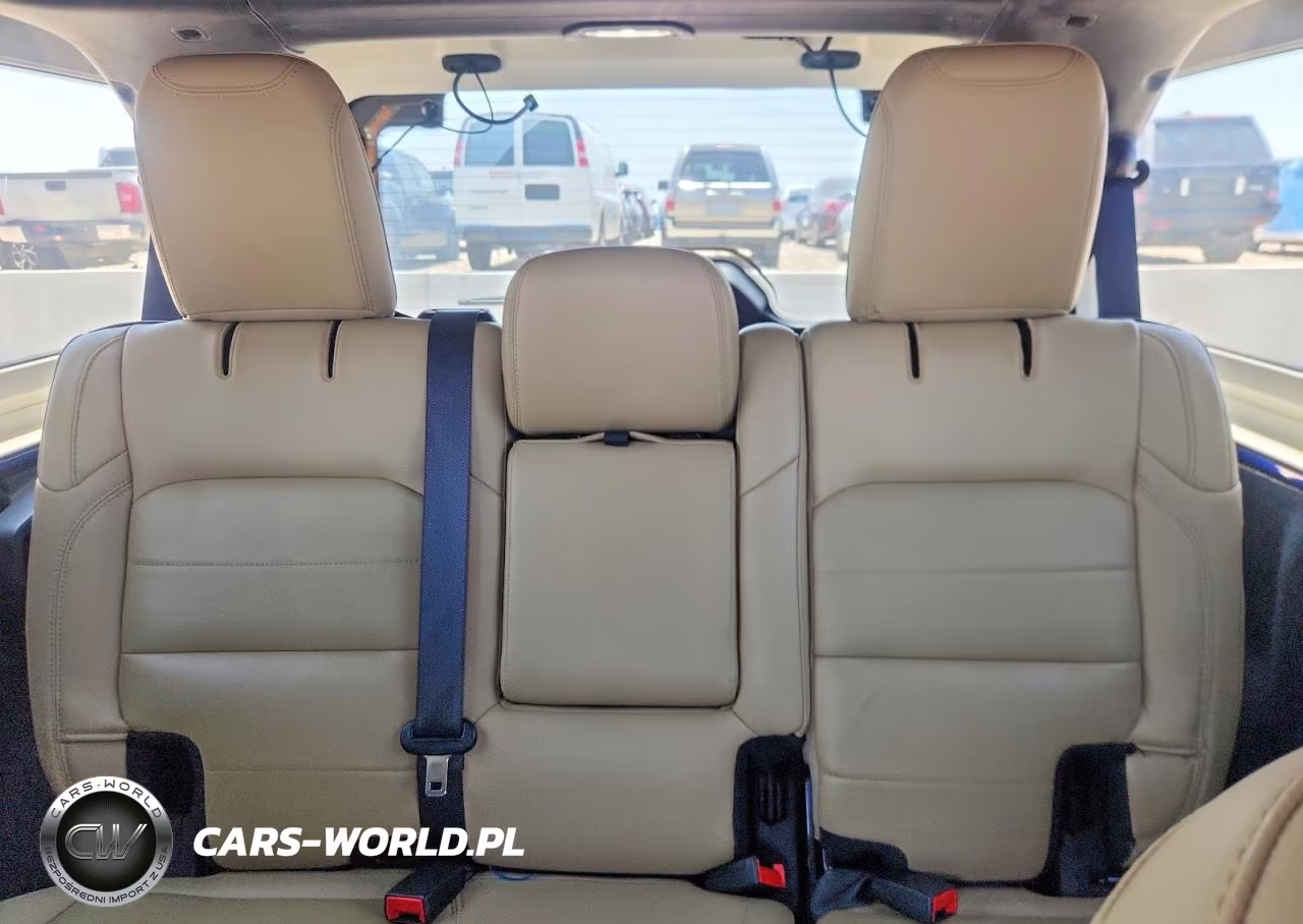 2019 Jeep Wrangler Unlimited Sahara VIN:1C4HJXEG9KW643302 - 10