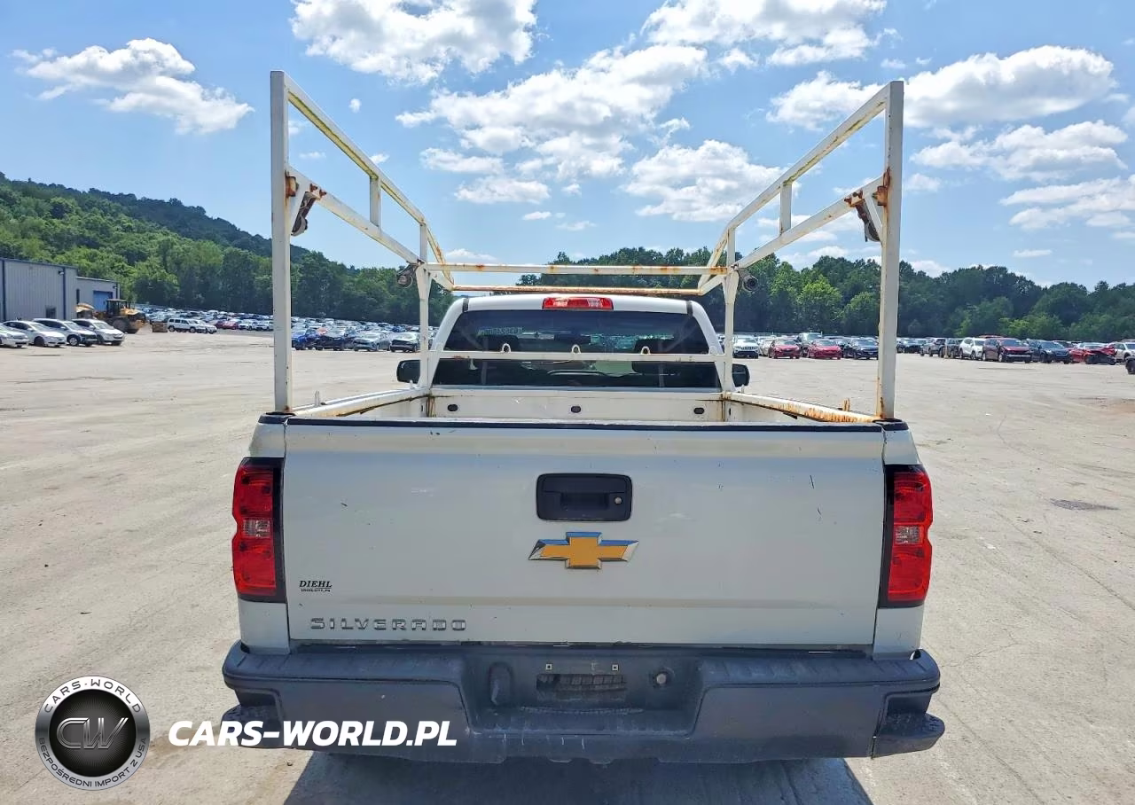2018 Chevrolet Silverado K1500 VIN:1GCNKNEH9JZ330275 - 10