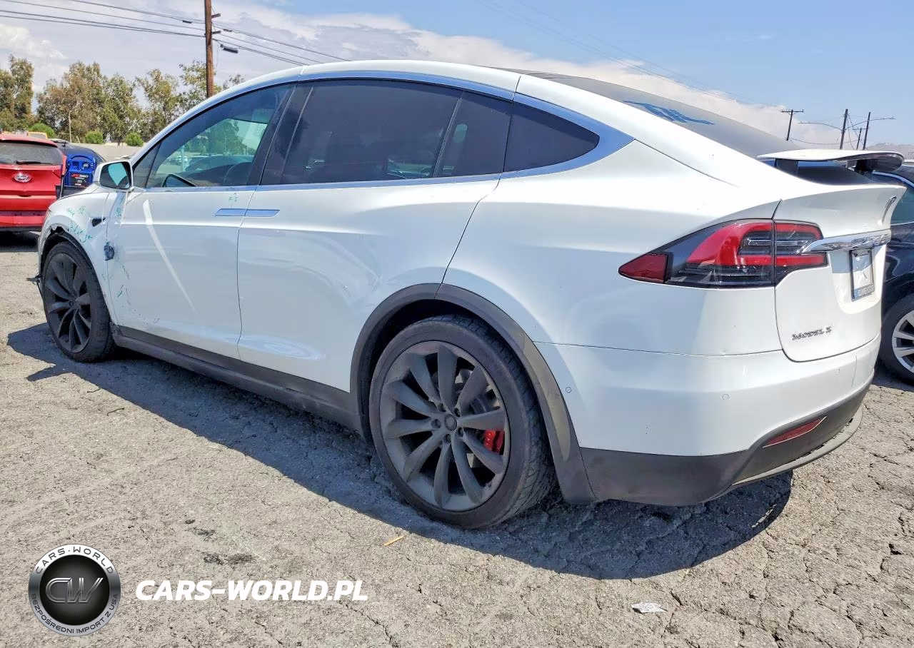 2018 Tesla Model X VIN:5YJXCBE46JF105237 - 2