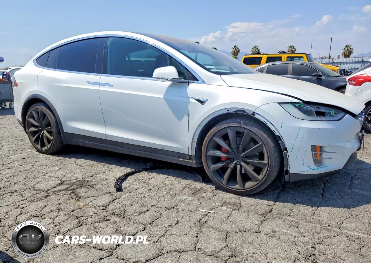 2018 Tesla Model X VIN:5YJXCBE46JF105237 - 4
