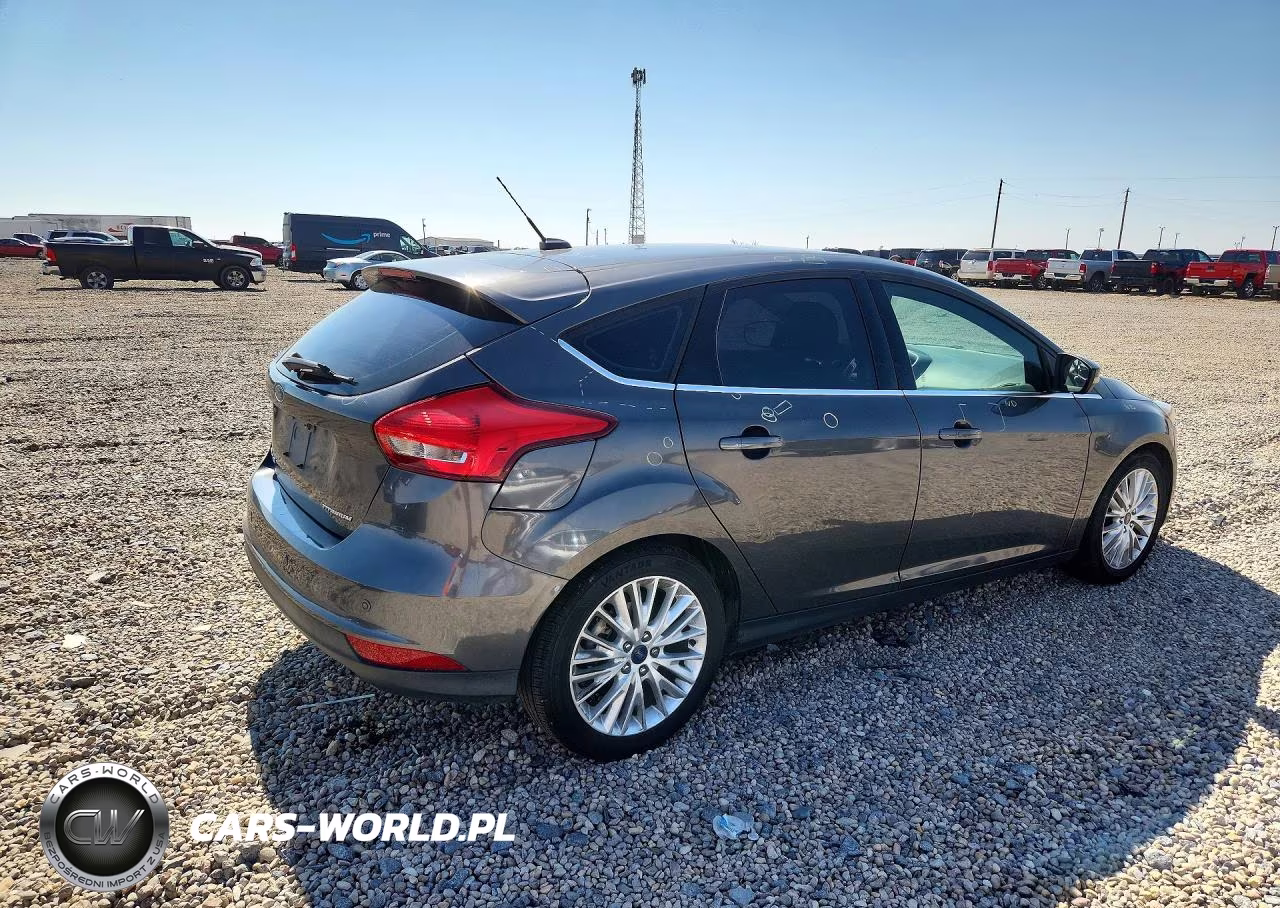 2015 Ford Focus Titanium VIN:1FADP3N28FL349395 - 3