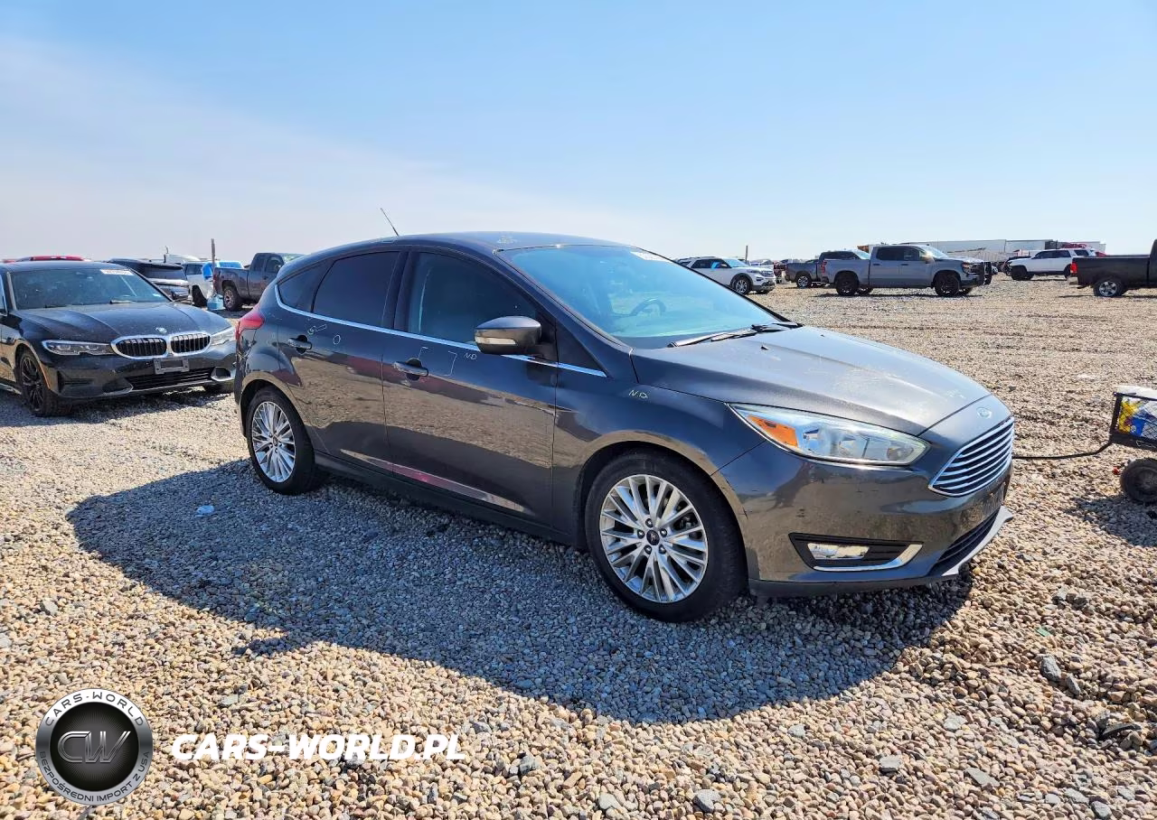 2015 Ford Focus Titanium VIN:1FADP3N28FL349395 - 4