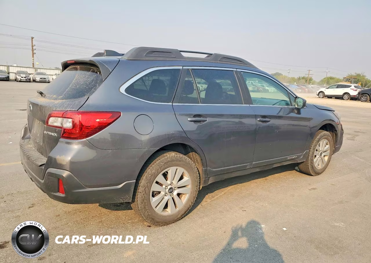 2018 Subaru Outback 2.5I Premium VIN:4S4BSACC0J3367605 - 3