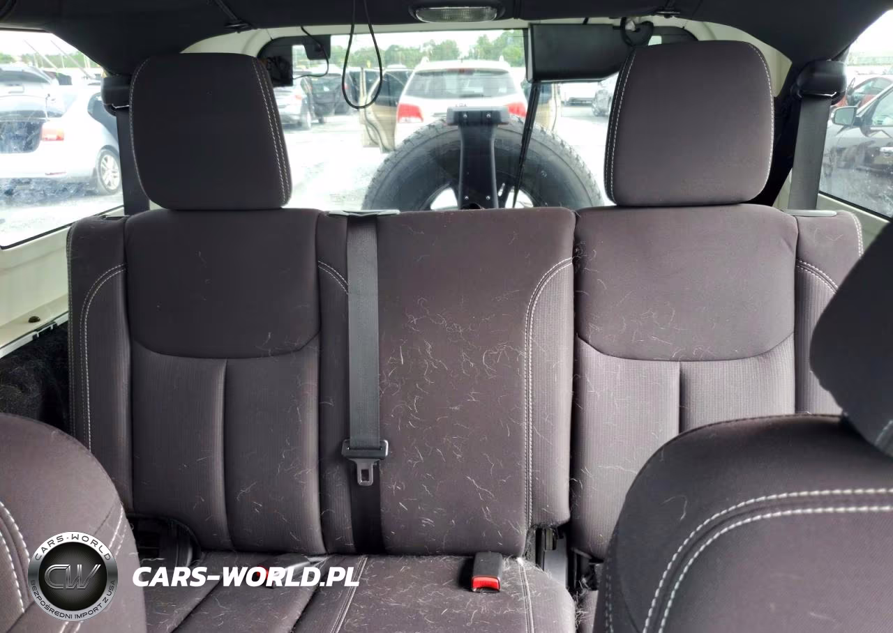 2013 Jeep Wrangler Unlimited Sahara VIN:1C4HJWEG8DL520699 - 10