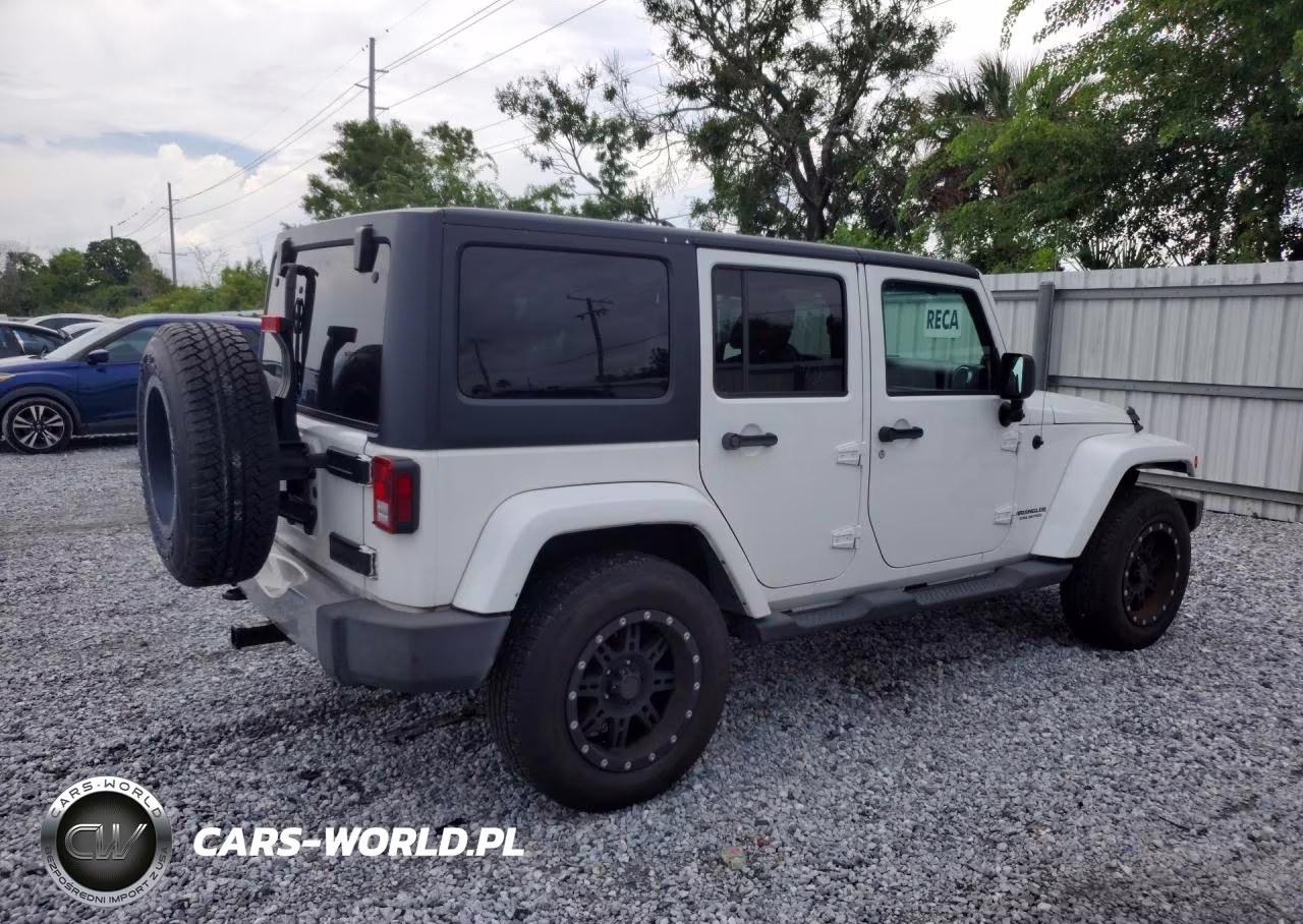 2013 Jeep Wrangler Unlimited Sahara VIN:1C4HJWEG8DL520699 - 3