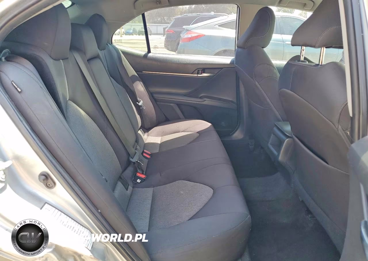 2021 Toyota Camry Le VIN:4T1C11AKXMU456467 - 10