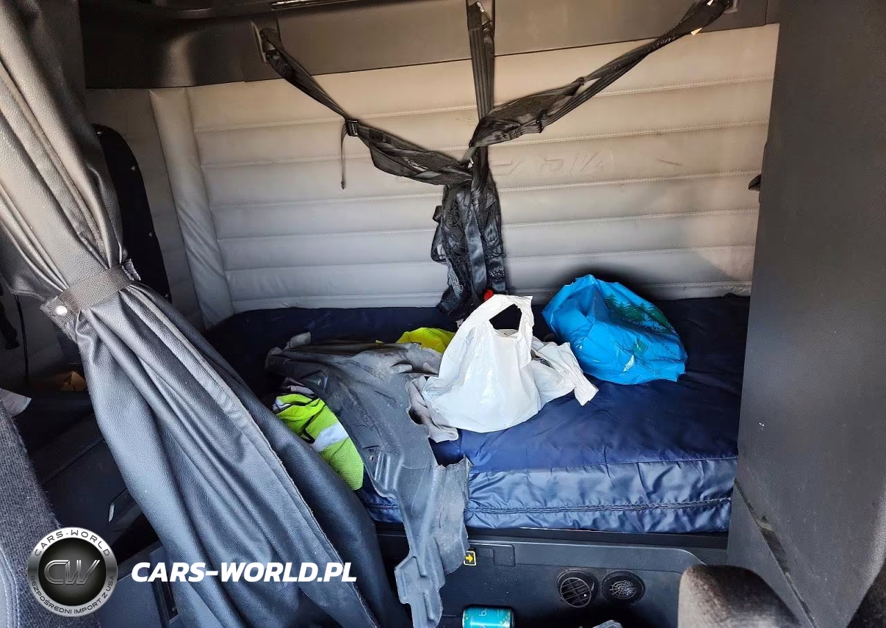 2019 Freightliner Cascadia 126" Sleeper Cab Semi Truck VIN:1FUJHHDR4KLKH9706 - 10