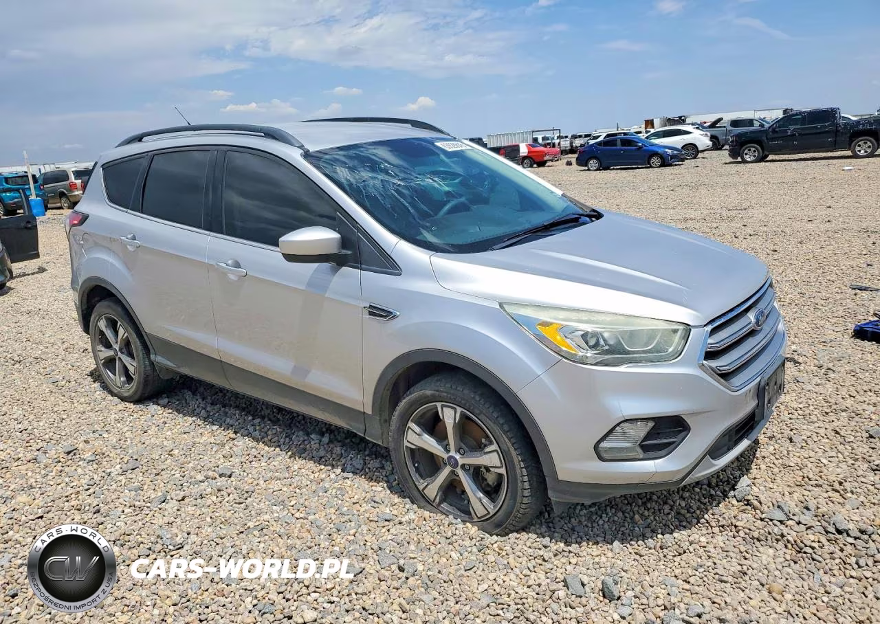 2017 Ford Escape Se VIN:1FMCU9G99HUB53602 - 4