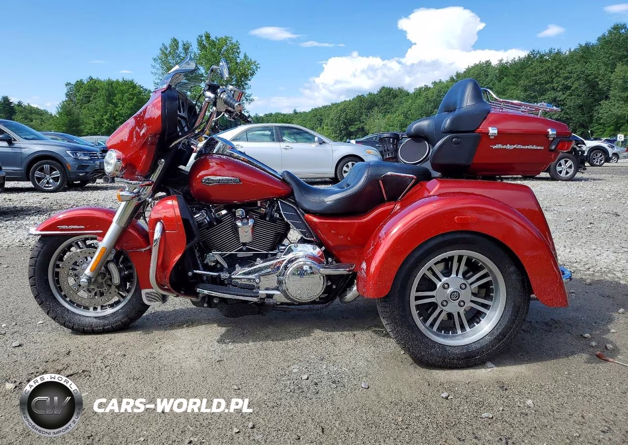 2018 Harley-Davidson Flhtcutg Tri Glide Ultra VIN:1HD1MAD14JB850557 - 3