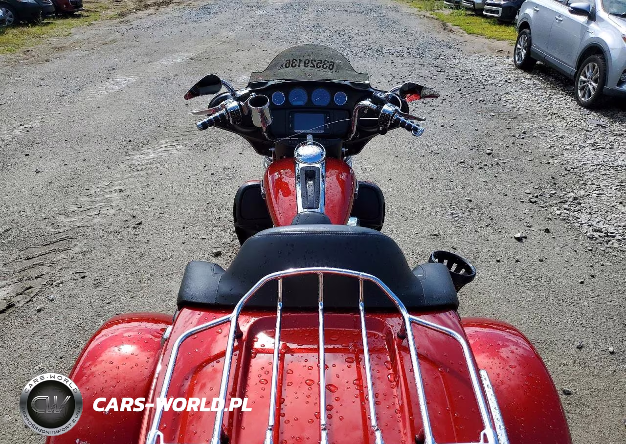 2018 Harley-Davidson Flhtcutg Tri Glide Ultra VIN:1HD1MAD14JB850557 - 6