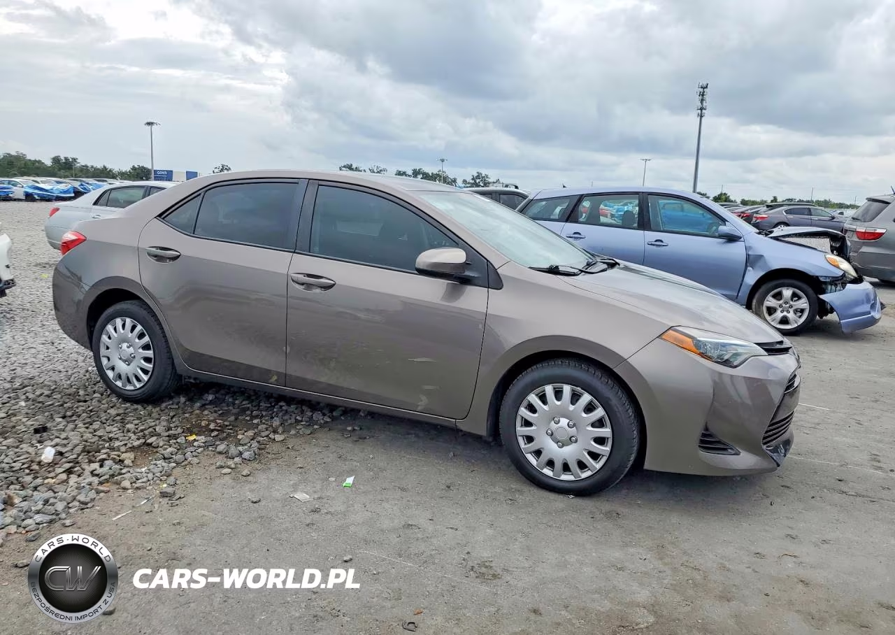 2019 Toyota Corolla Le VIN:2T1BURHE8KC185912 - 4