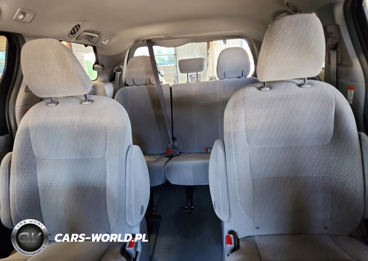 2018 Toyota Sienna Le VIN:5TDJZ3DC0JS194950 - 10