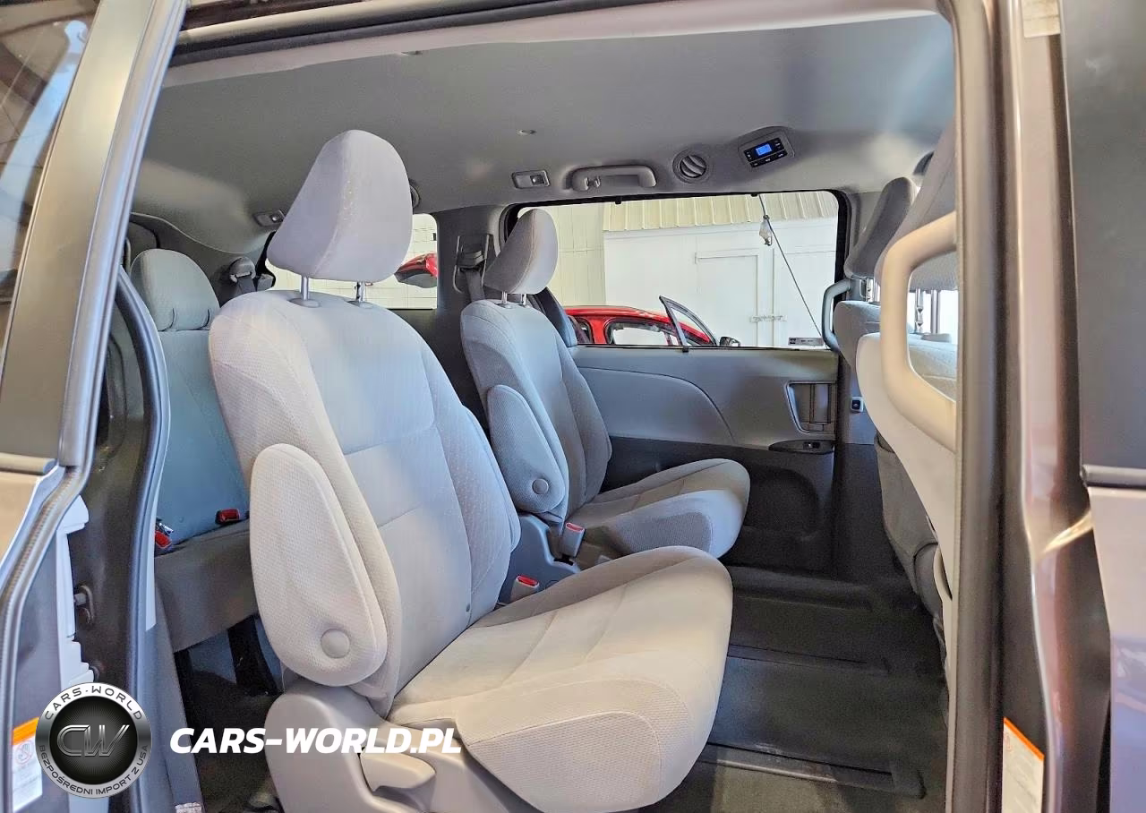 2018 Toyota Sienna Le VIN:5TDJZ3DC0JS194950 - 11