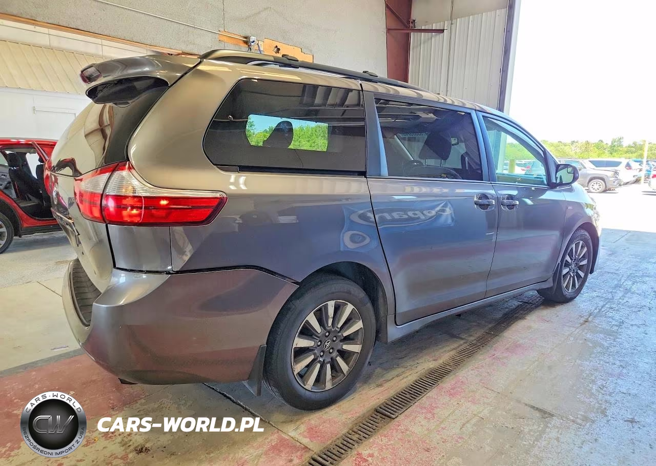 2018 Toyota Sienna Le VIN:5TDJZ3DC0JS194950 - 3