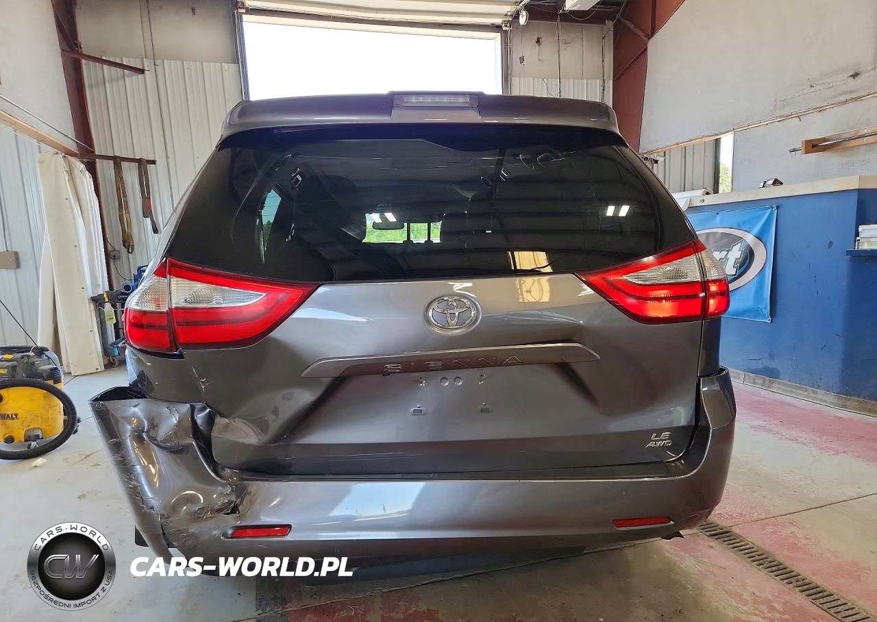 2018 Toyota Sienna Le VIN:5TDJZ3DC0JS194950 - 6