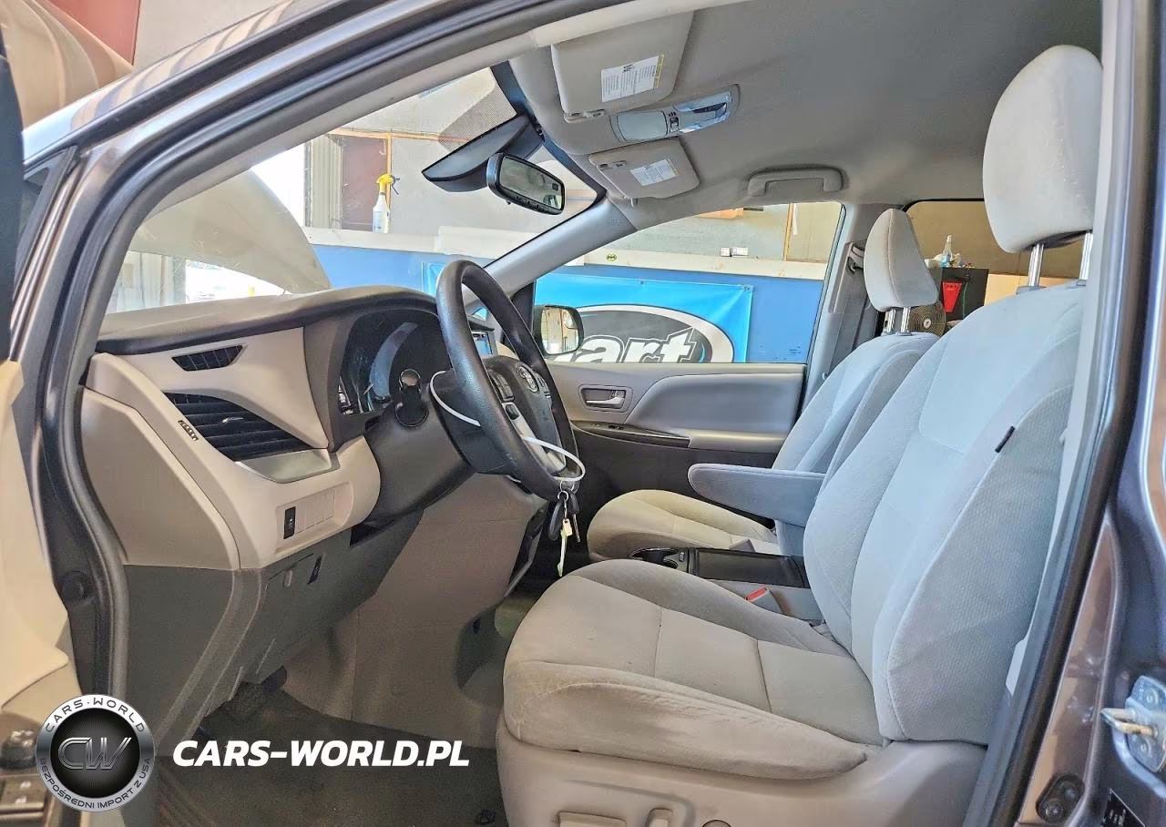 2018 Toyota Sienna Le VIN:5TDJZ3DC0JS194950 - 7