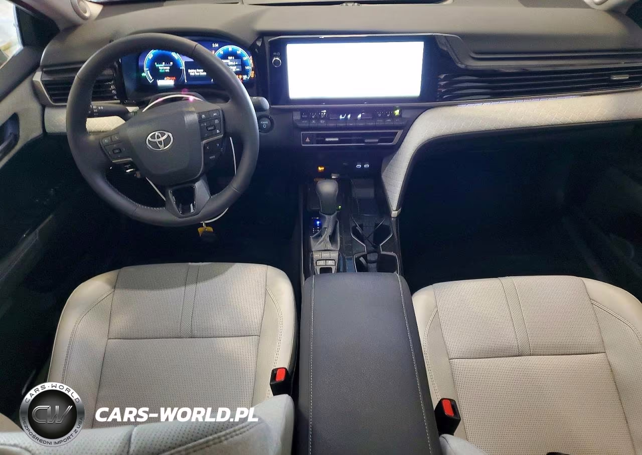 2026 Toyota Camry Xle VIN:4T1DBADKXTU560078 - 8