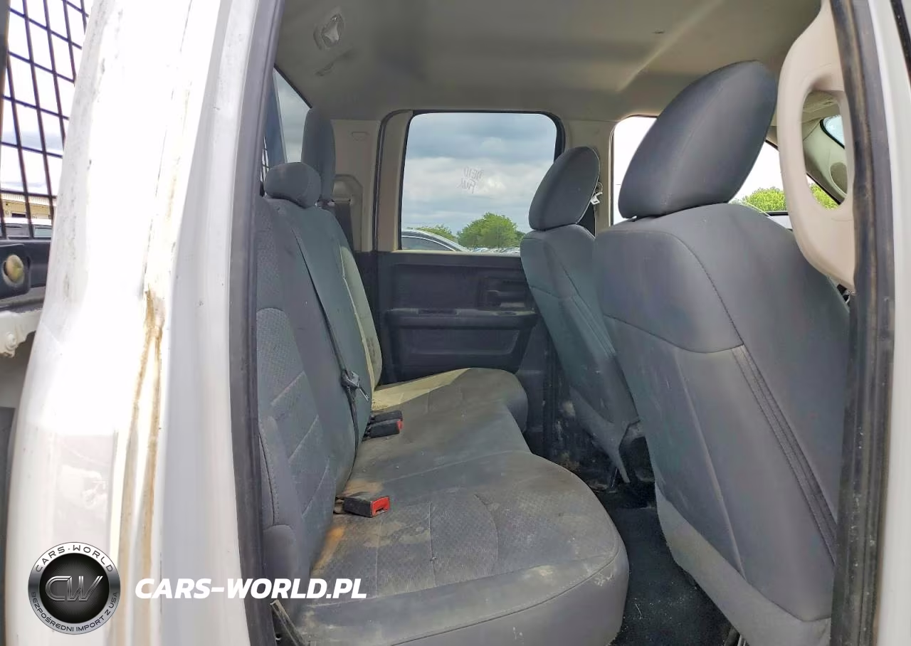 2019 Ram 1500 Classic Tradesman VIN:1C6RR6FG8KS672004 - 10