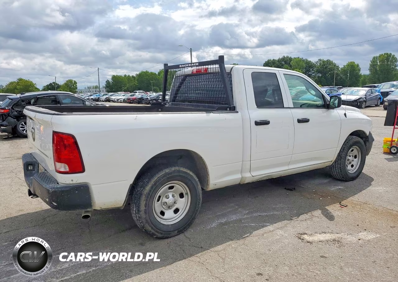 2019 Ram 1500 Classic Tradesman VIN:1C6RR6FG8KS672004 - 3
