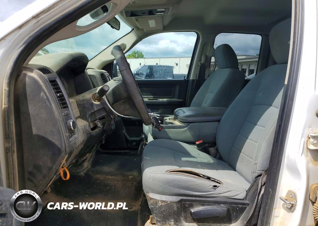 2019 Ram 1500 Classic Tradesman VIN:1C6RR6FG8KS672004 - 7