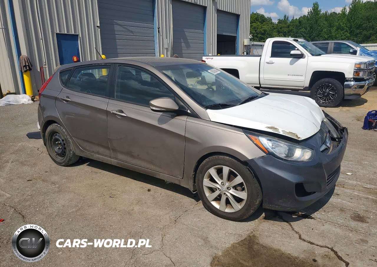 2013 Hyundai Accent Se VIN:KMHCU5AE8DU119479 - 4