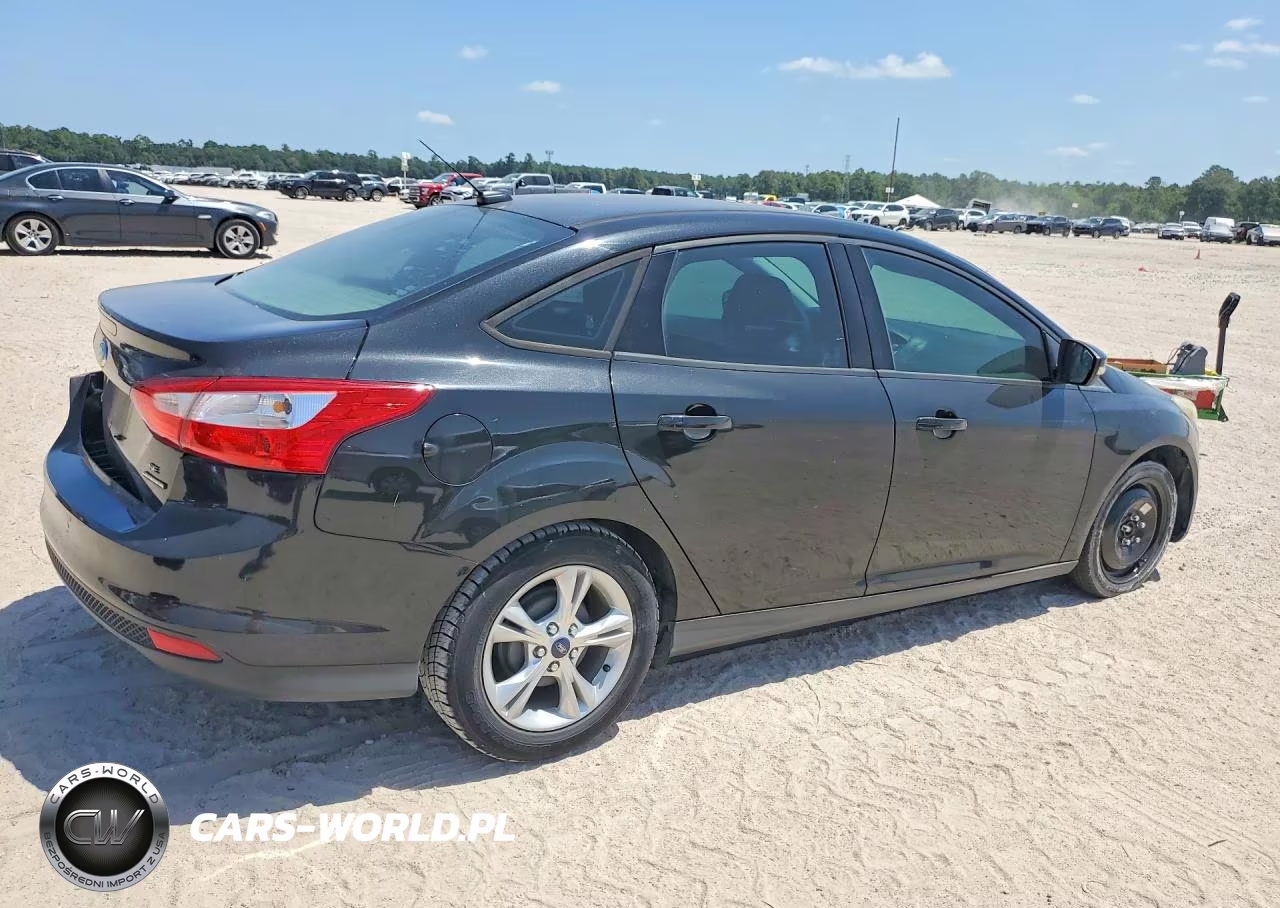 2014 Ford Focus Se VIN:1FADP3F27EL287825 - 3