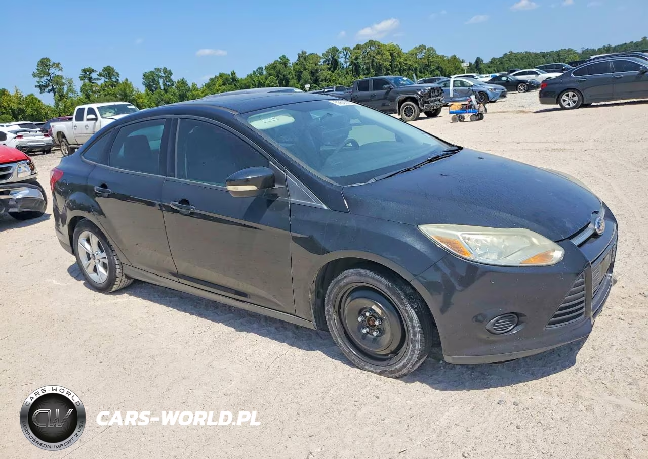 2014 Ford Focus Se VIN:1FADP3F27EL287825 - 4
