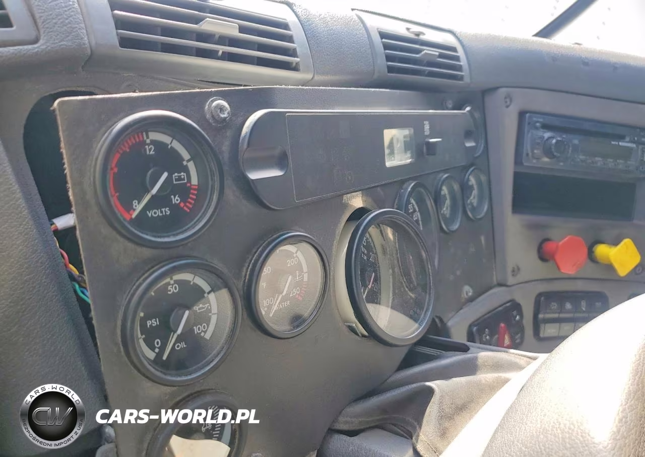 2013 Freightliner Cascadia Semi Truck VIN:3AKJGLBG8DSFJ1861 - 9
