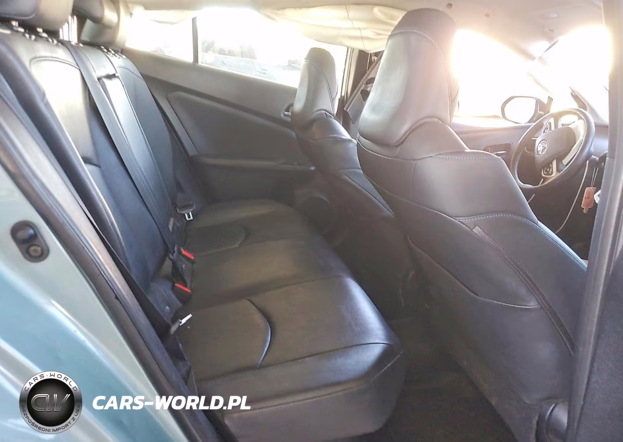 2016 Toyota Prius Three Touring VIN:JTDKARFU0G3000156 - 10