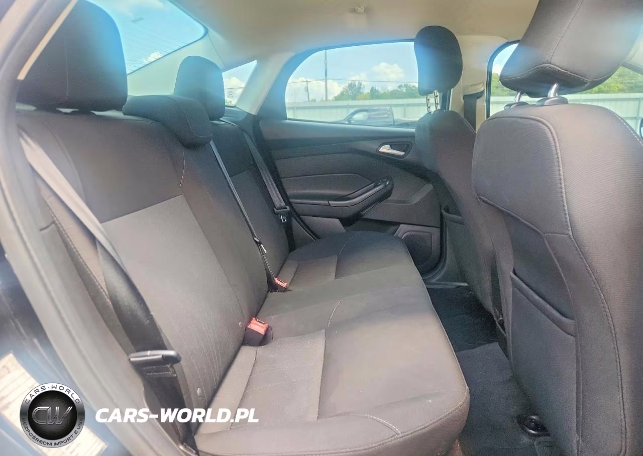 2016 Ford Focus Se VIN:1FADP3F20GL285577 - 10