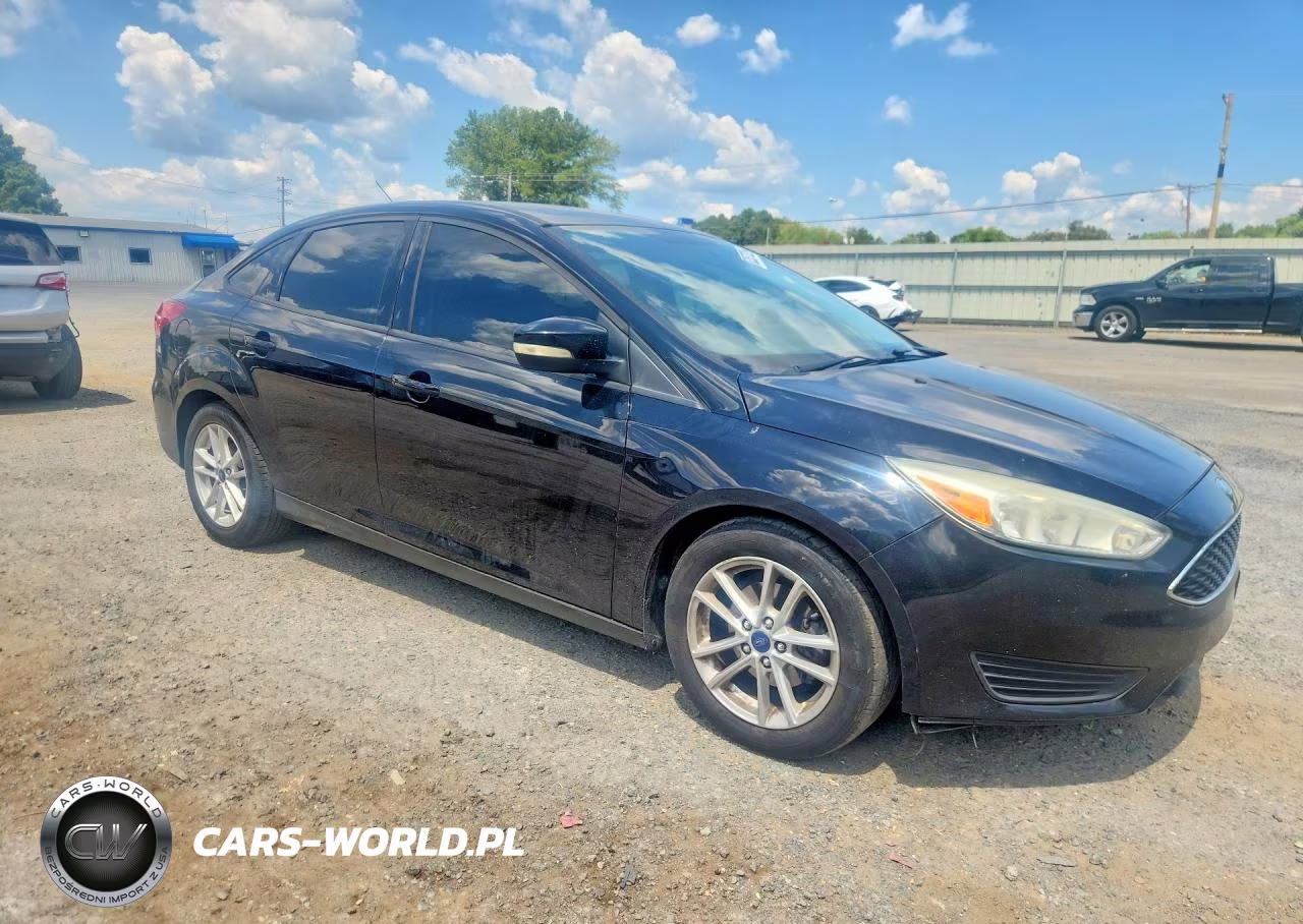2016 Ford Focus Se VIN:1FADP3F20GL285577 - 4