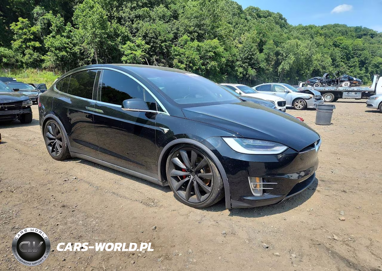 2017 Tesla Model X VIN:5YJXCBE42HF051851 - 4