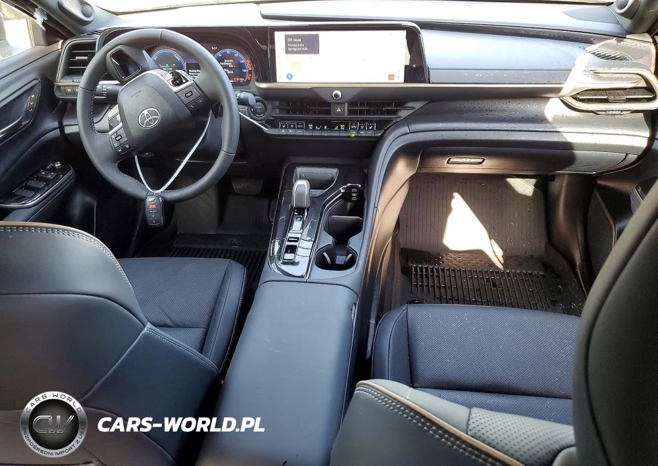 2026 Toyota Crown Signia Limited VIN:JTDACAAJ4T3044742 - 8