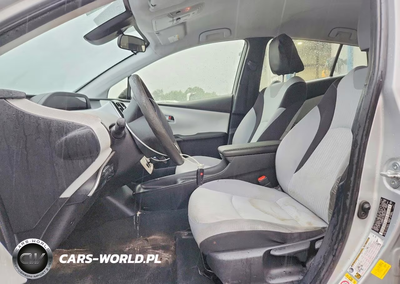 2018 Toyota Prius Two VIN:JTDKBRFUXJ3082563 - 7