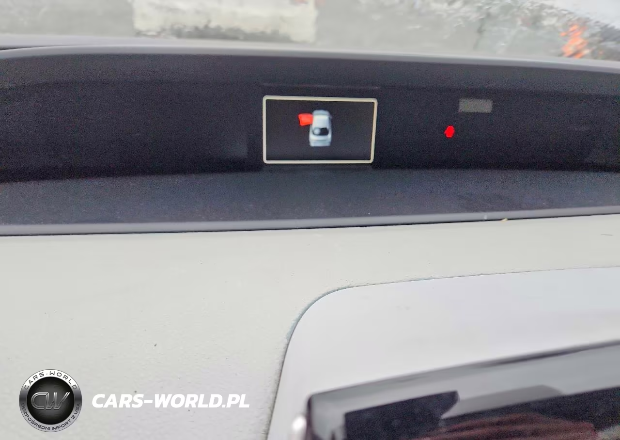 2018 Toyota Prius Two VIN:JTDKBRFUXJ3082563 - 9