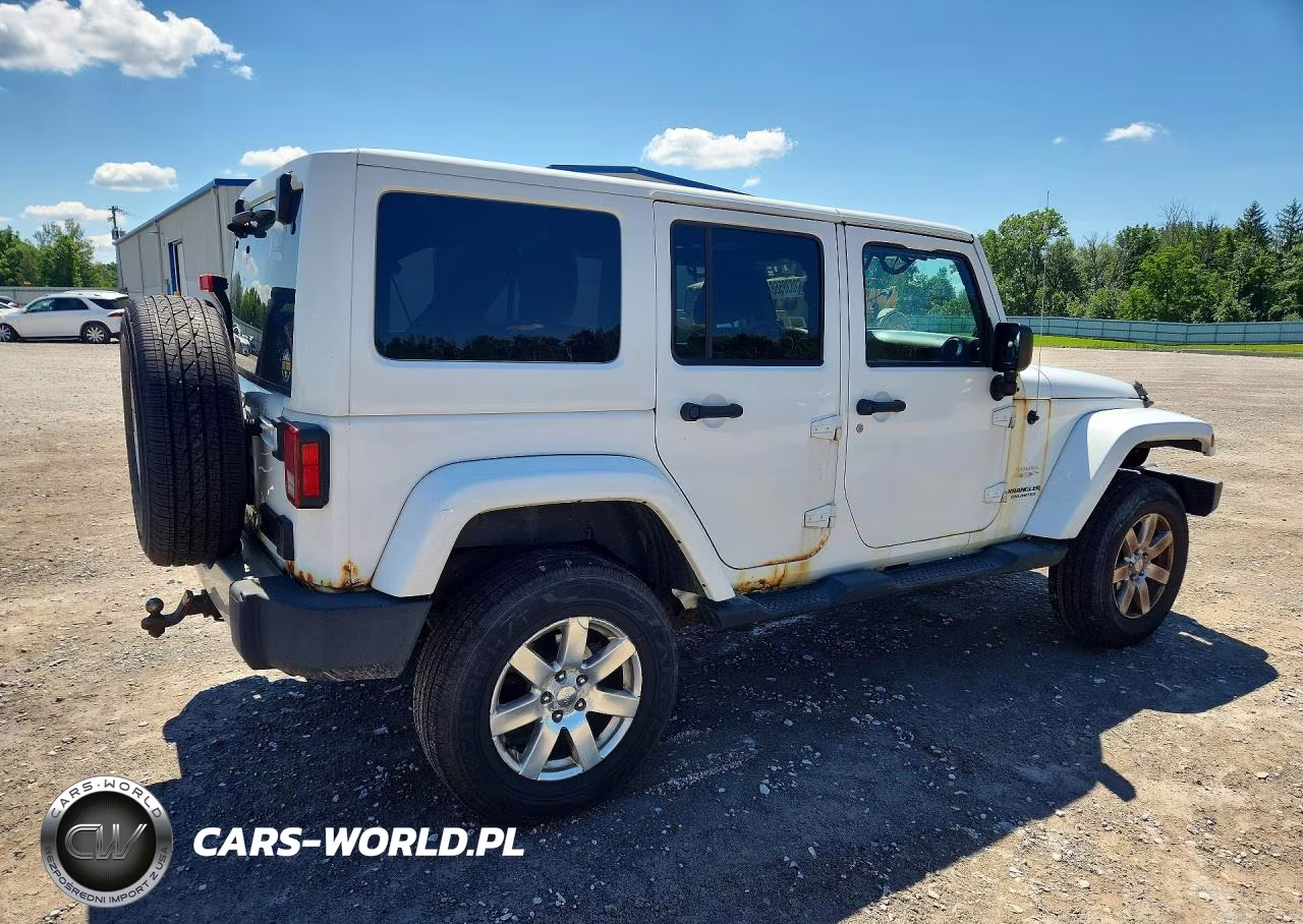 2013 Jeep Wrangler Unlimited Sahara VIN:1C4BJWEG2DL595145 - 3