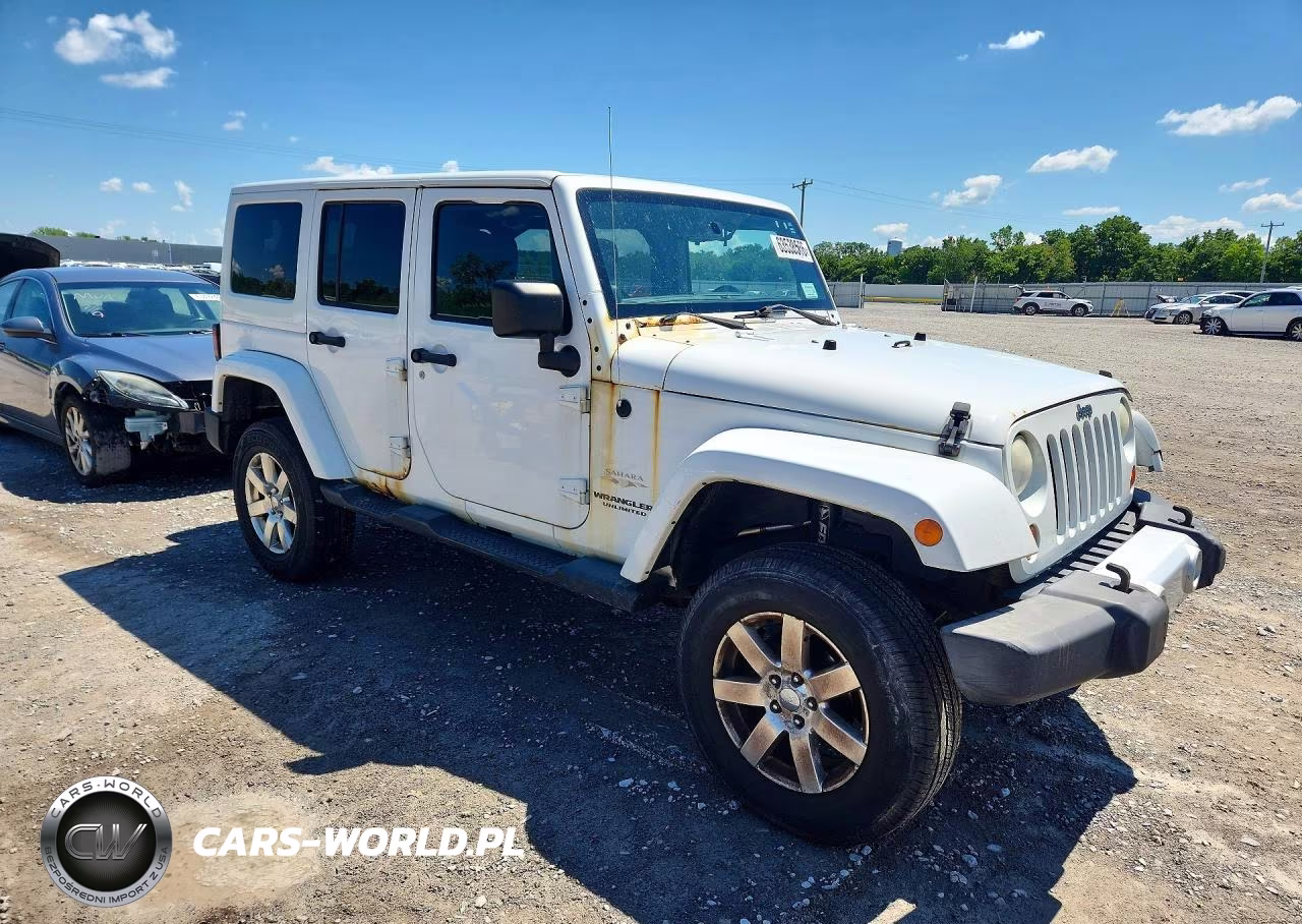 2013 Jeep Wrangler Unlimited Sahara VIN:1C4BJWEG2DL595145 - 4
