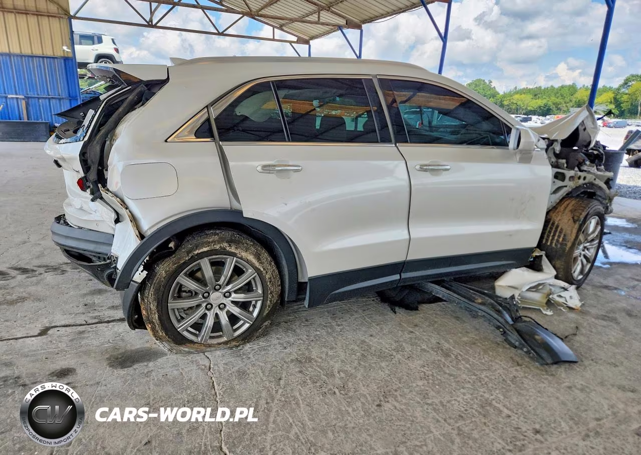 2019 Cadillac Xt4 Luxury VIN:1GYAZAR49KF150527 - 3