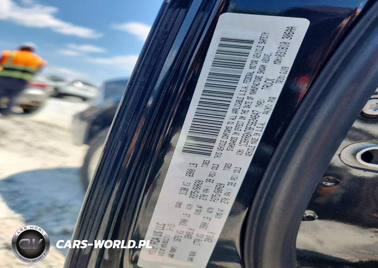 2015 Ram 1500 Laramie VIN:1C6RR6NT8FS634647 - 12