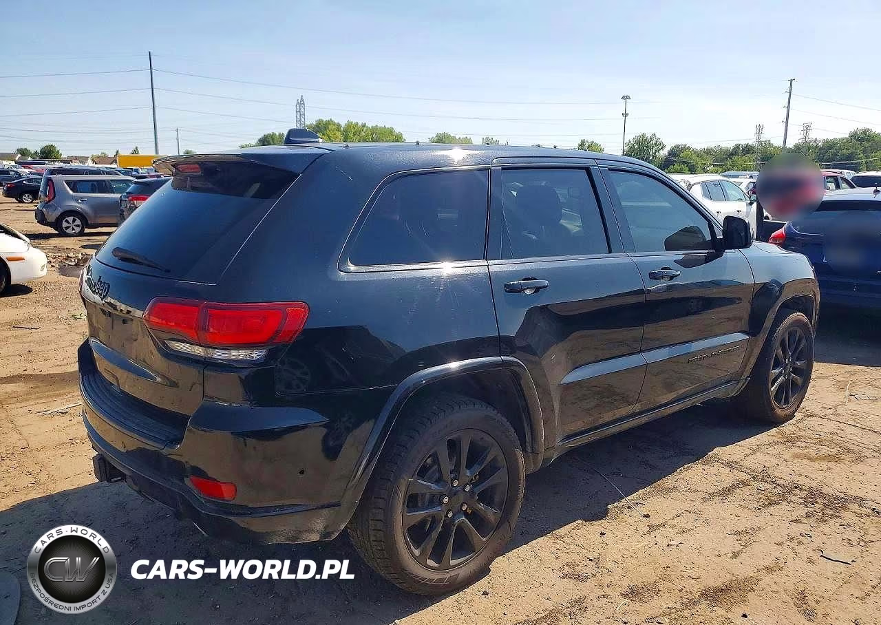 2018 Jeep Grand Cherokee Laredo VIN:1C4RJFAG9JC324468 - 3