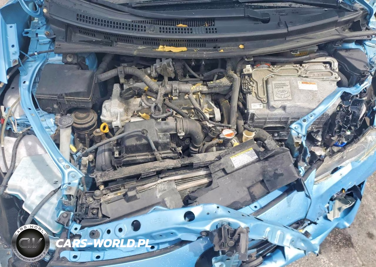 2015 Toyota Prius C Two VIN:JTDKDTB31F1110709 - 12